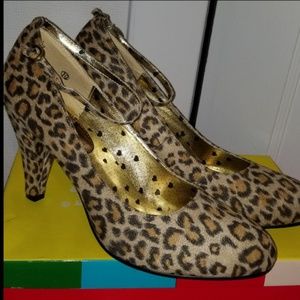 NIB Sexy Leopard Pumps